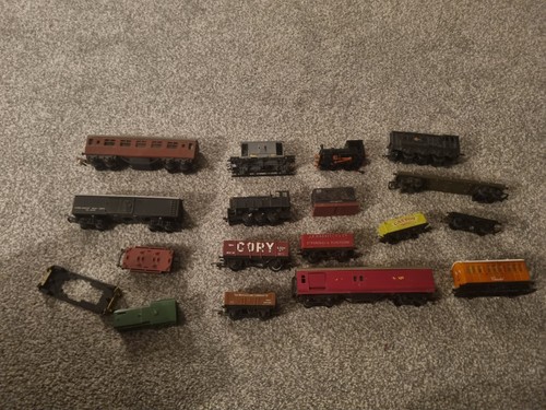 Mixture hornby tri ang wagons - hornby, tri-ang